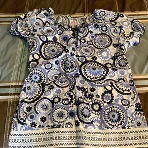 Peaches scrub top size M